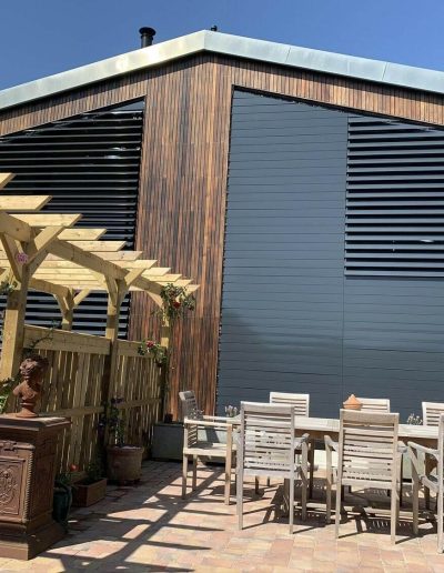 Fasadinės žaliuzės Multiple louvers, 150E, Clover Farm, IMP House, Isle of Wright, UK