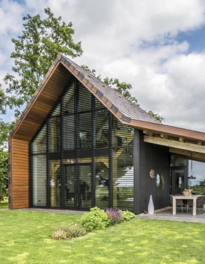 Fasadinės stačiakampės ir trikampės žaliuzės 96E, Stylish barn house, Papekop, NL