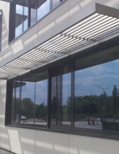 Saulės laužimo sistema Awning, C100 Louver, Budapest, HU