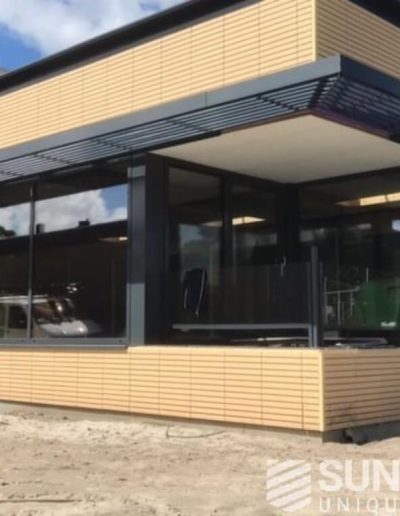 Saulės laužimo sistema Awning, C100 Louver, Den Haag, NL