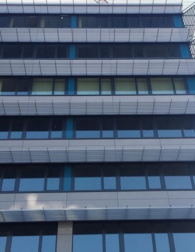 Saulės laužimo sistema Awning, C100 Louver, Office Garden, Budapest, HU