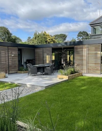 Stumdomos žaliuzių sistemos Sliding Louver Panels, Private Home, Goring, UK